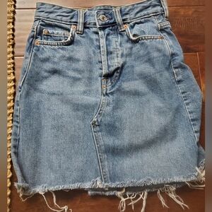 Denim Frayed Hem Skirt size 0 be denim